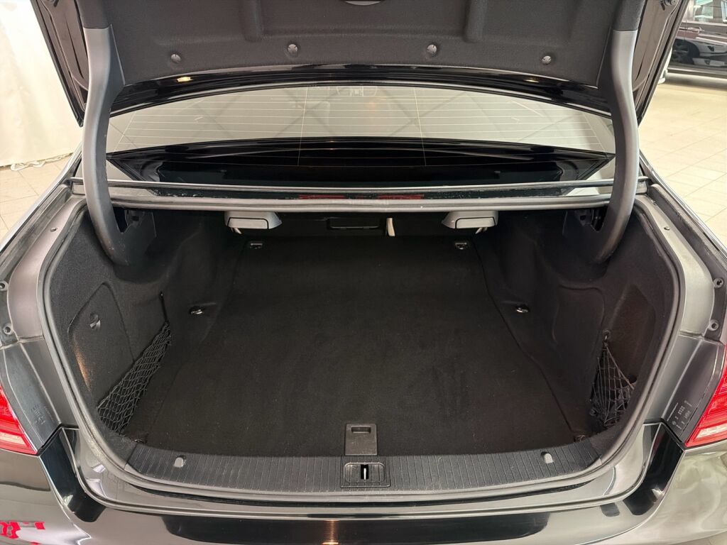 Mercedes-Benz E 2014 Musta