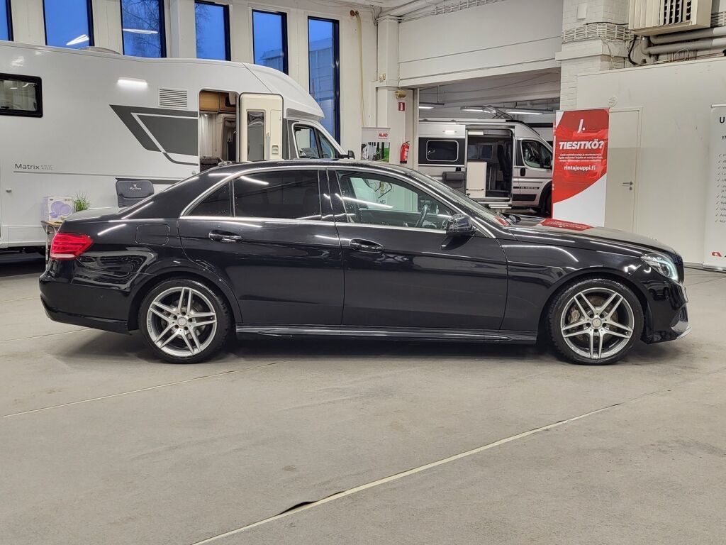 Mercedes-Benz E 2014 Musta