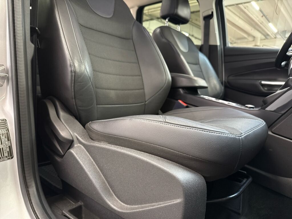 Ford Kuga 2014 Harmaa