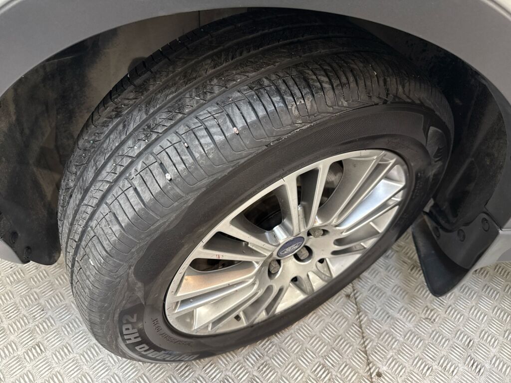 Ford Kuga 2014 Harmaa