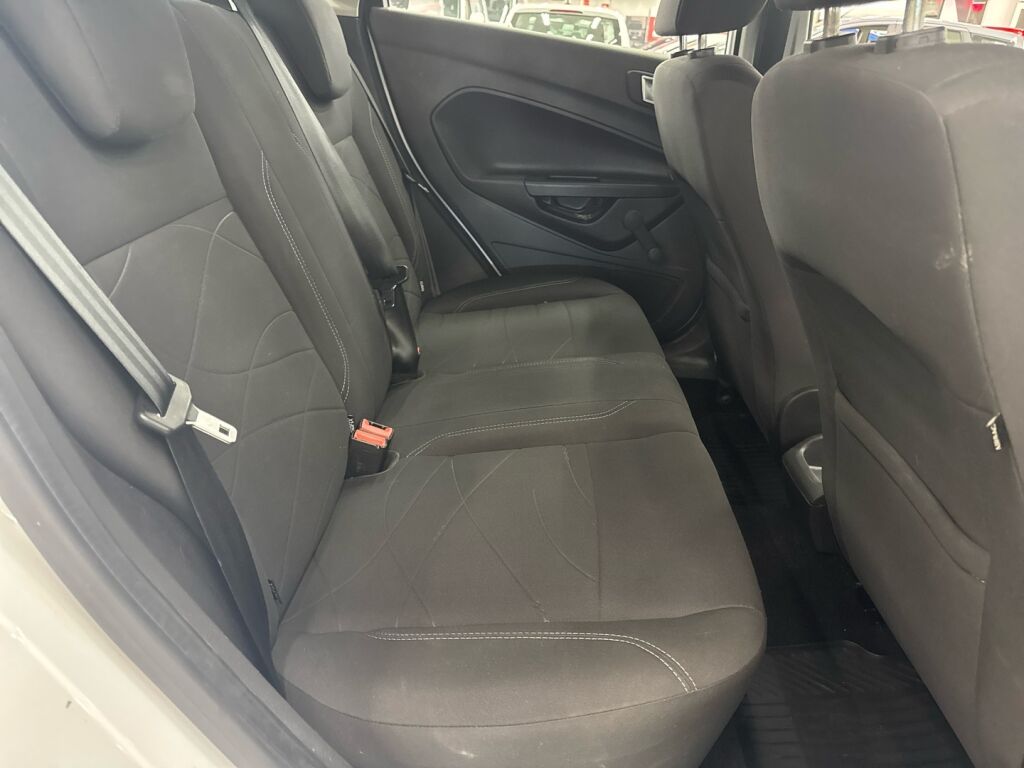 Ford Fiesta 2014 Valkoinen