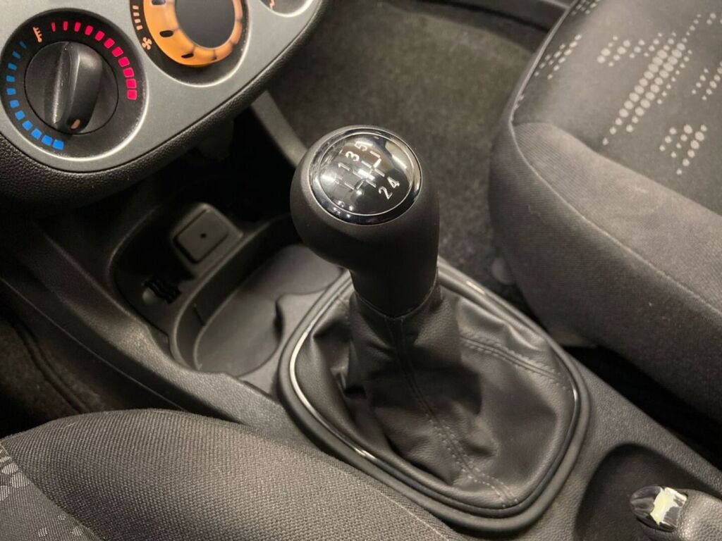 Opel Corsa 2014 Valkoinen