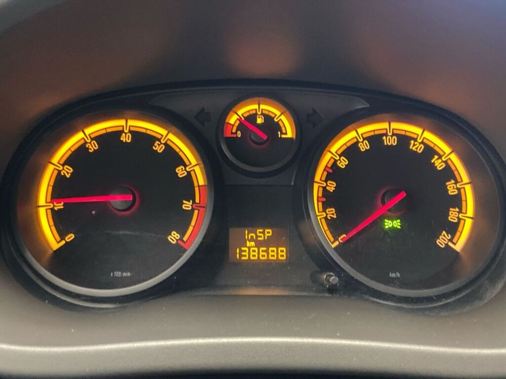 Opel Corsa 2014 Valkoinen