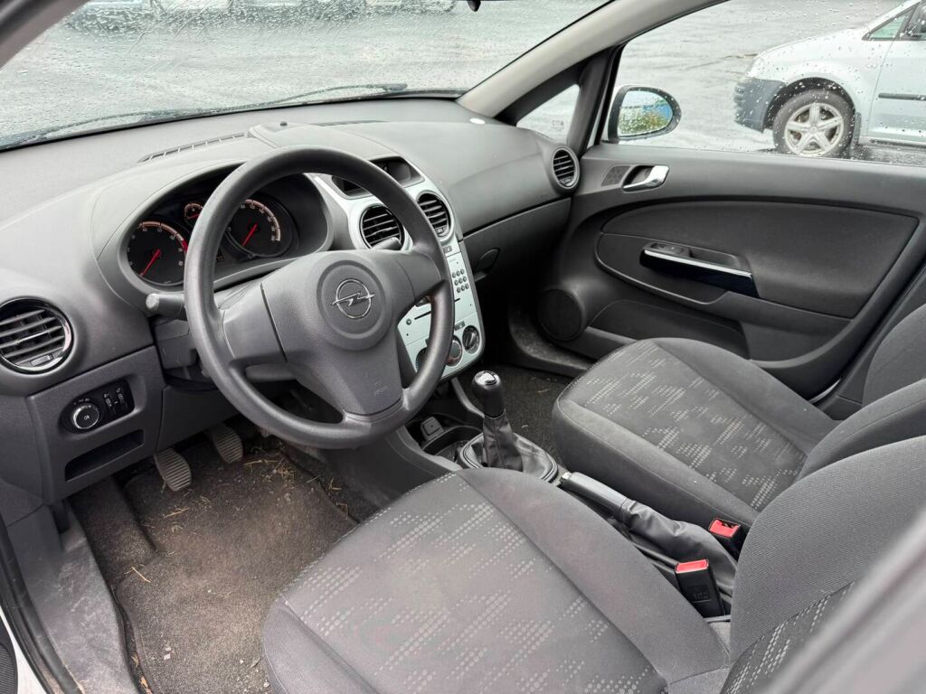 Opel Corsa 2014 Valkoinen