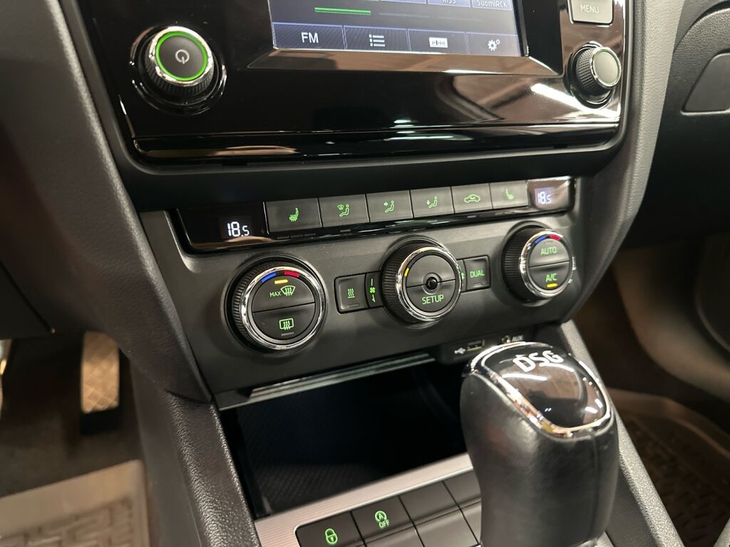 Skoda Octavia 2014 Ruskea (beige)