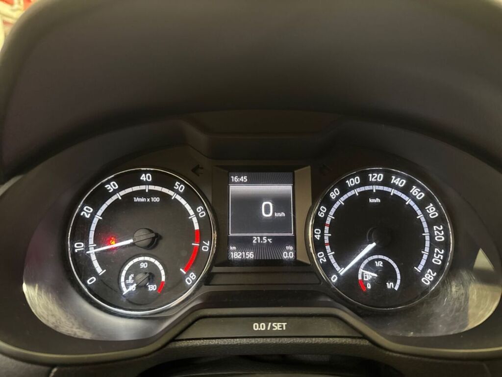 Skoda Octavia 2014 Musta