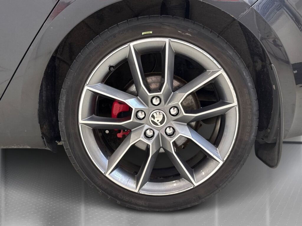 Skoda Octavia 2014 Musta