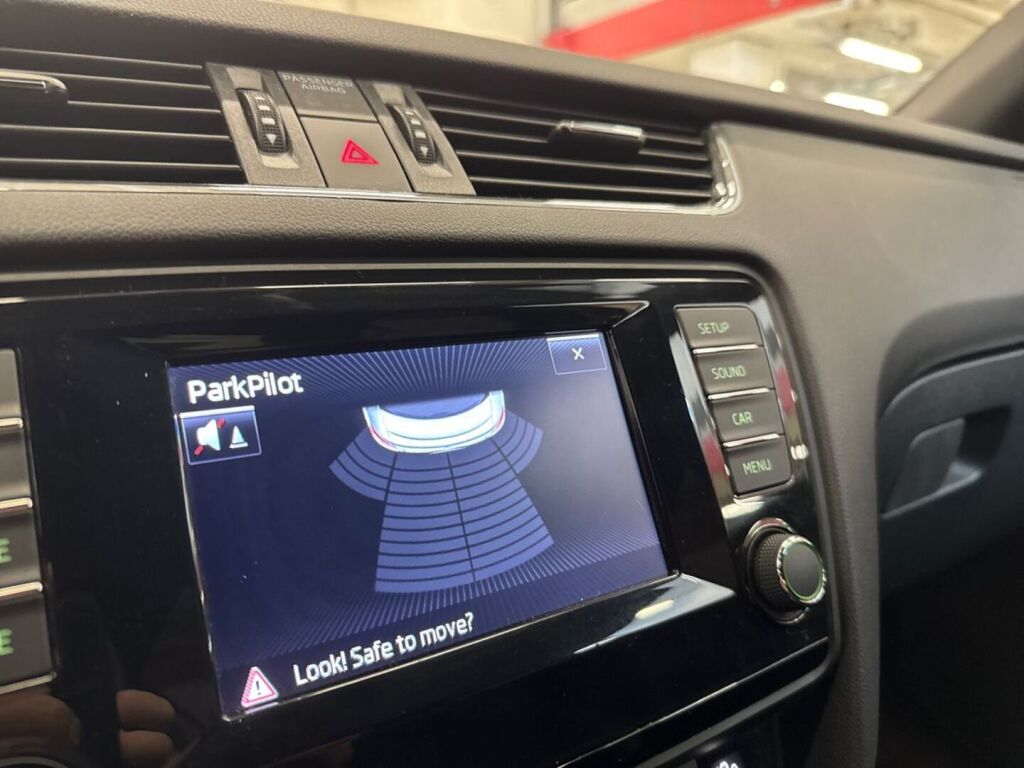 Skoda Octavia 2014 Musta