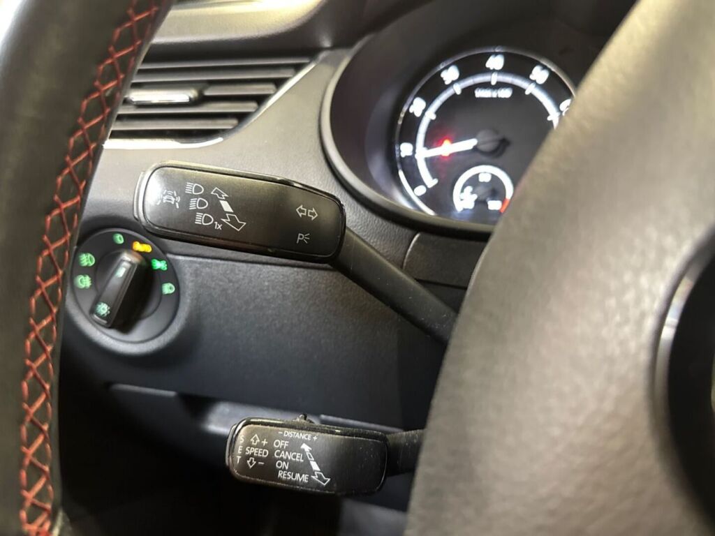 Skoda Octavia 2014 Musta