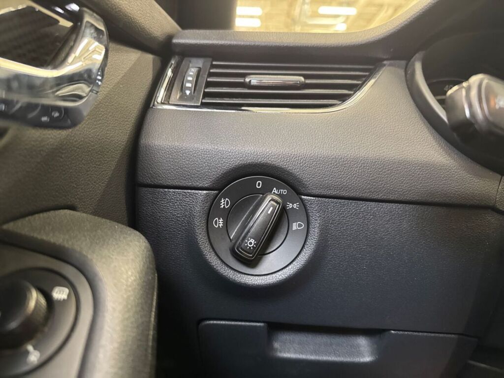 Skoda Octavia 2014 Musta