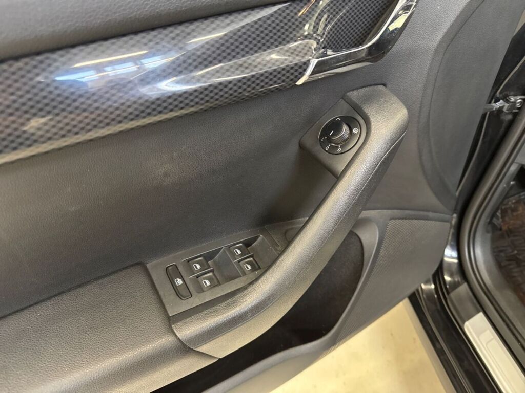 Skoda Octavia 2014 Musta