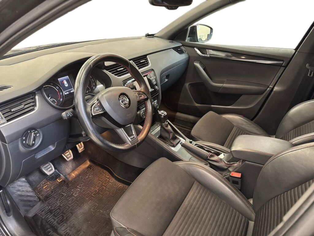 Skoda Octavia 2014 Musta
