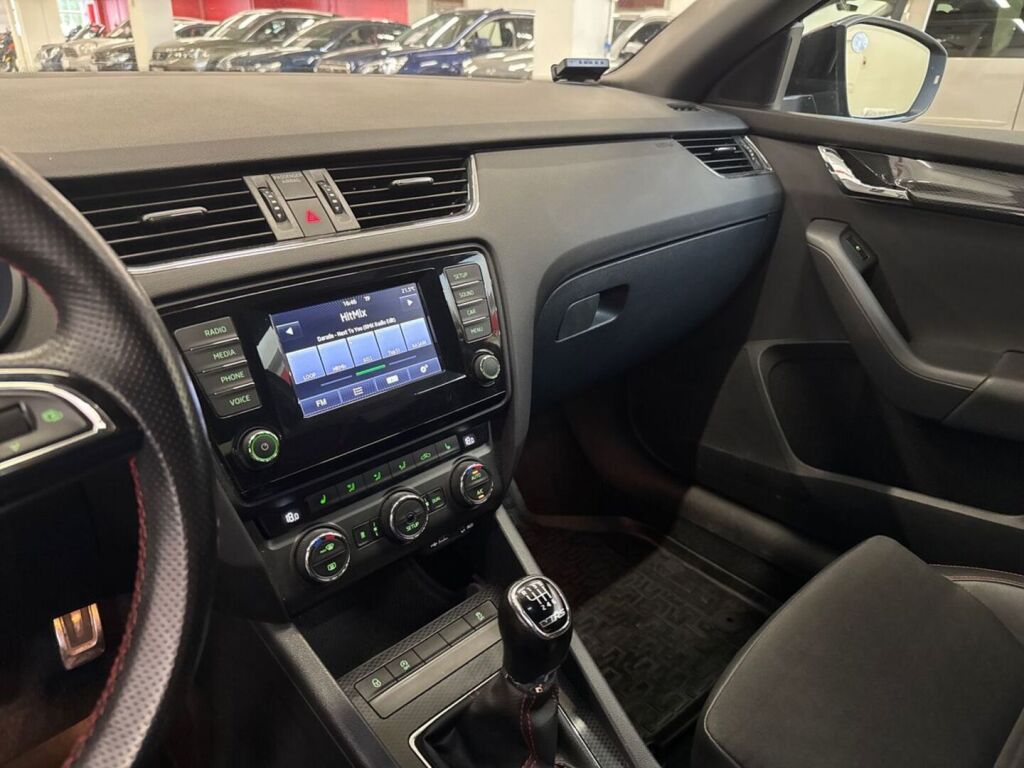 Skoda Octavia 2014 Musta