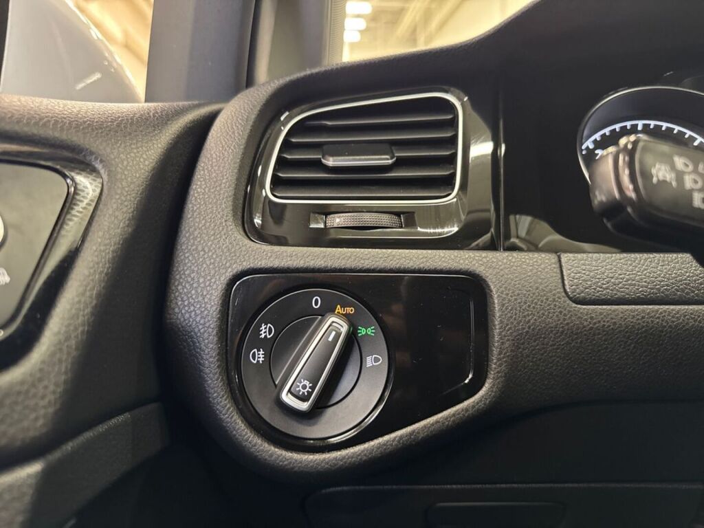 Volkswagen Golf 2014 Valkoinen