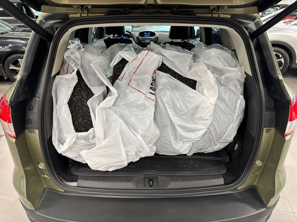 Ford Kuga 2014 Vihreä