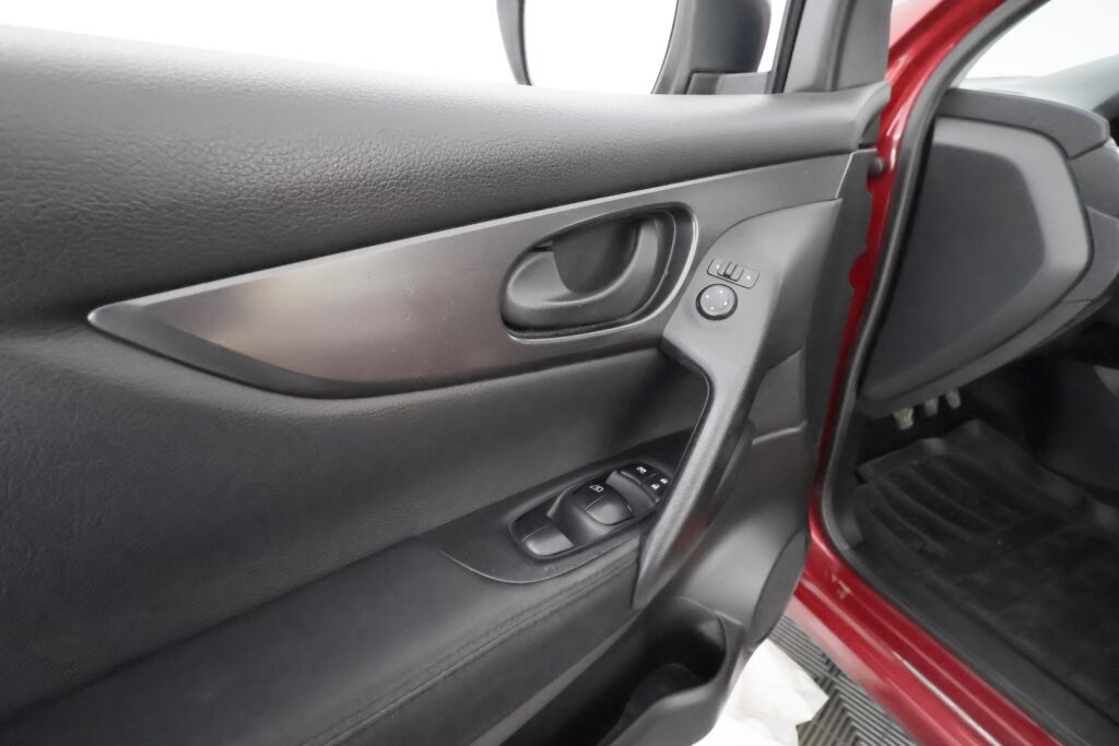 Nissan Qashqai 2014 Punainen