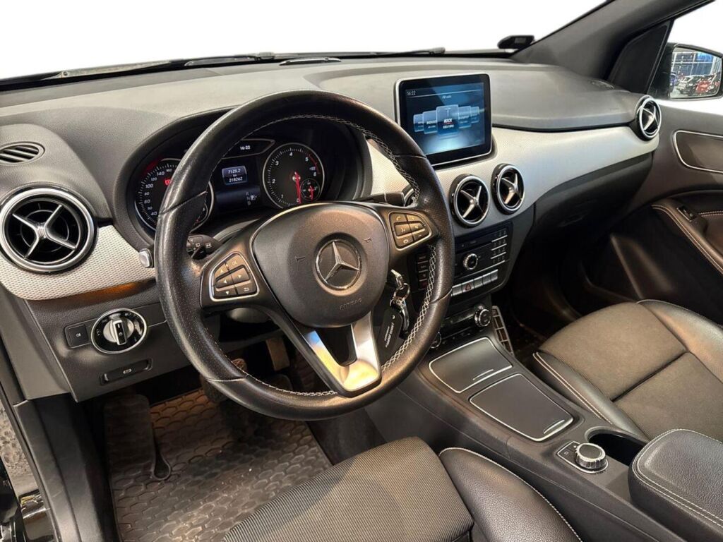 Mercedes-Benz B 2016 Musta