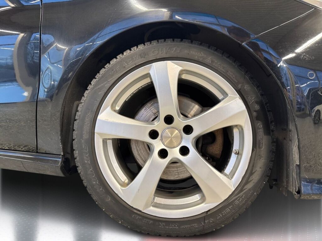 Mercedes-Benz B 2016 Musta