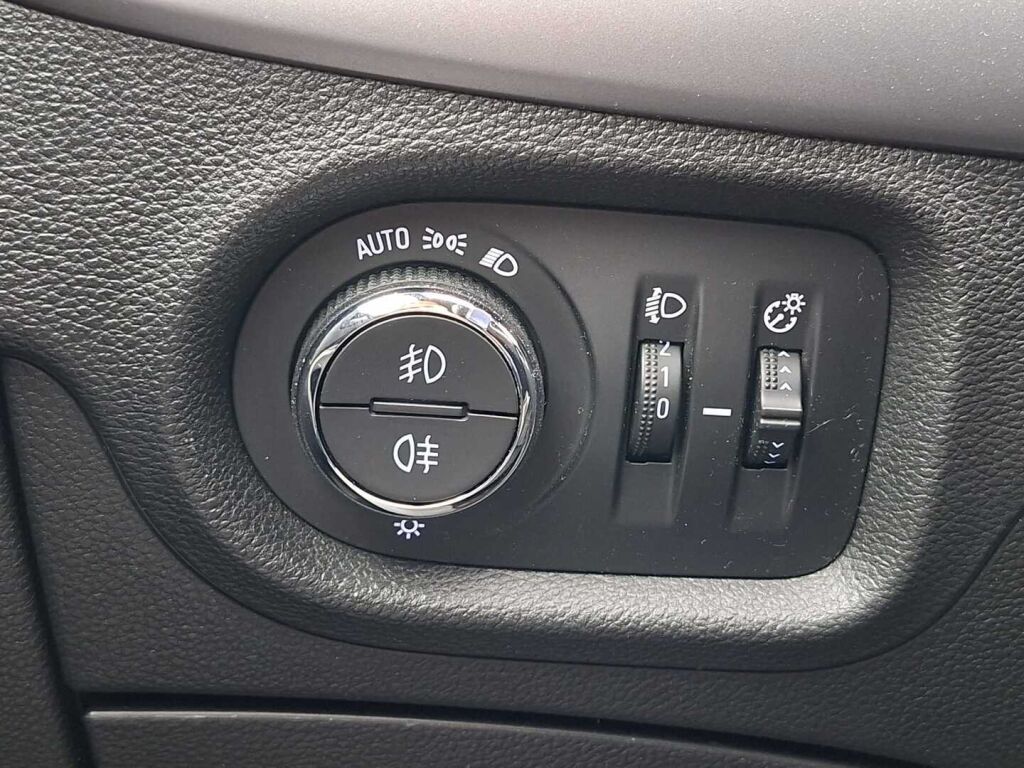 Opel Astra 2019 Musta