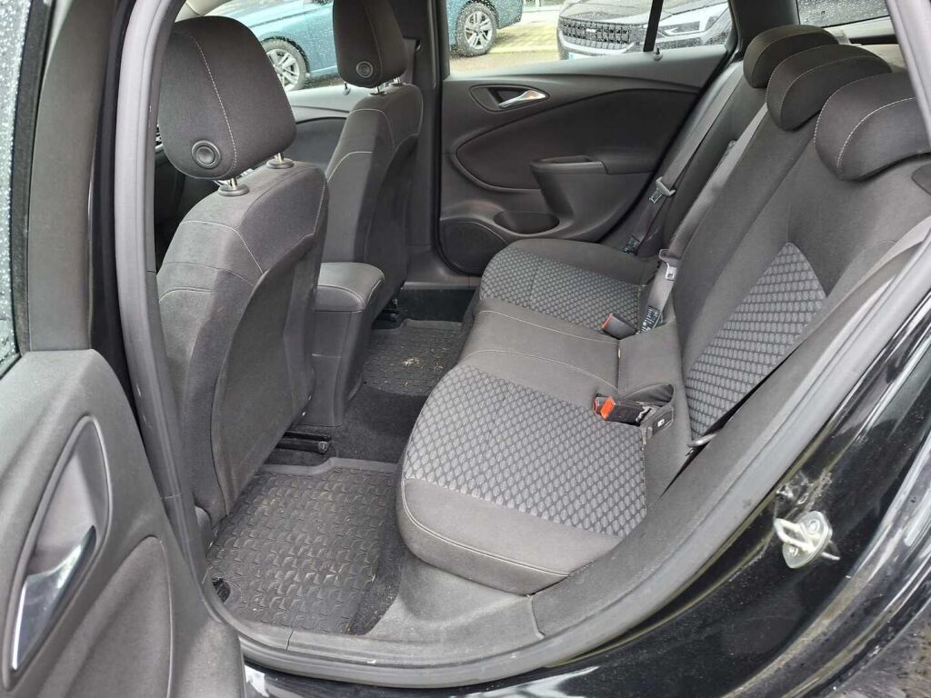 Opel Astra 2019 Musta