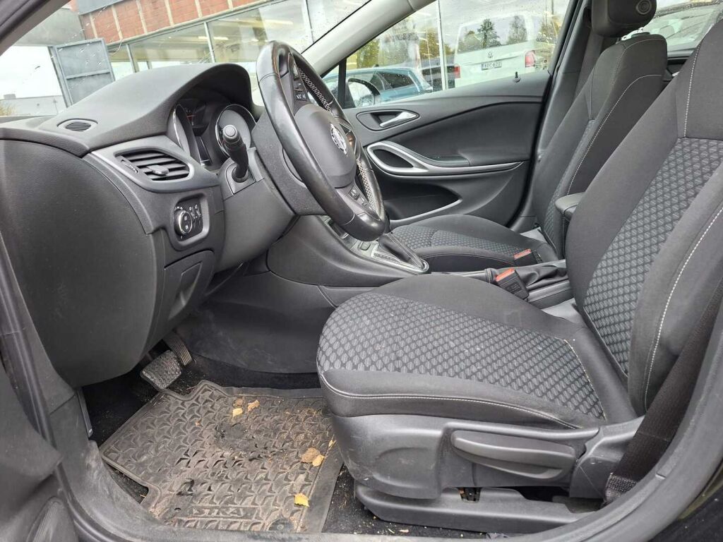 Opel Astra 2019 Musta