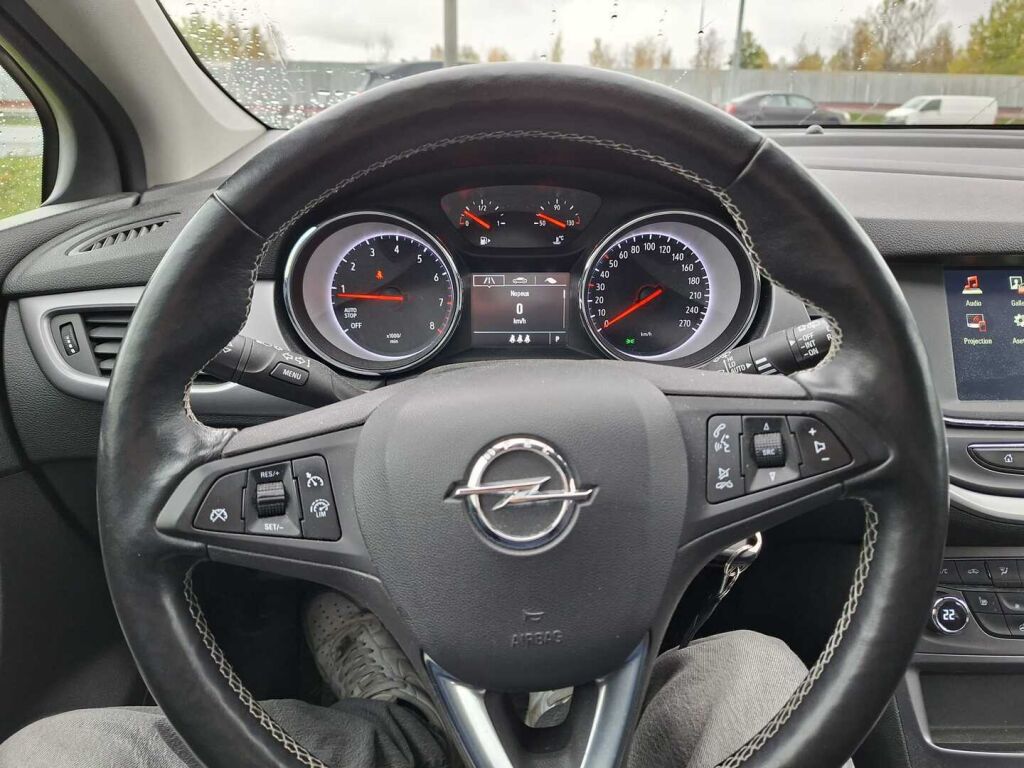 Opel Astra 2019 Musta