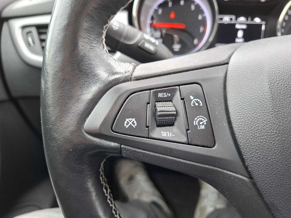 Opel Astra 2019 Musta