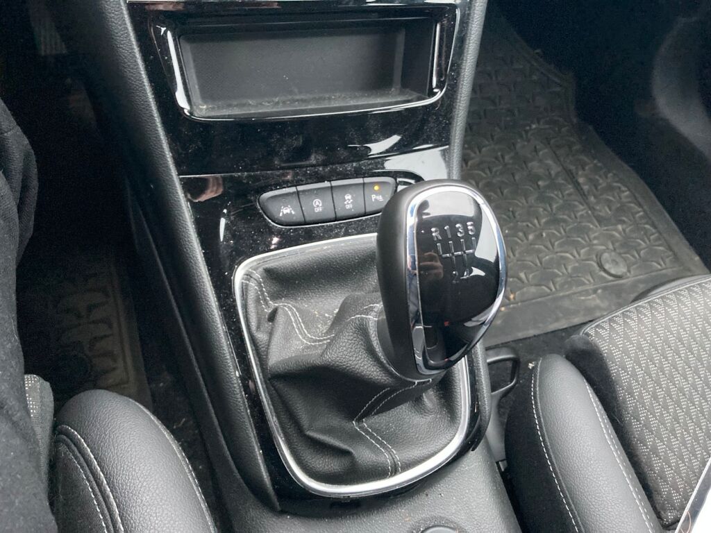 Opel Astra 2019 Metallinhohto Musta