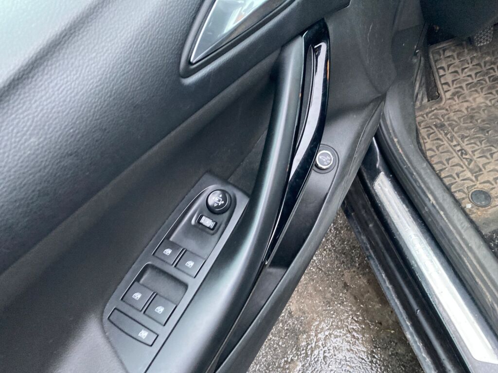 Opel Astra 2019 Metallinhohto Musta