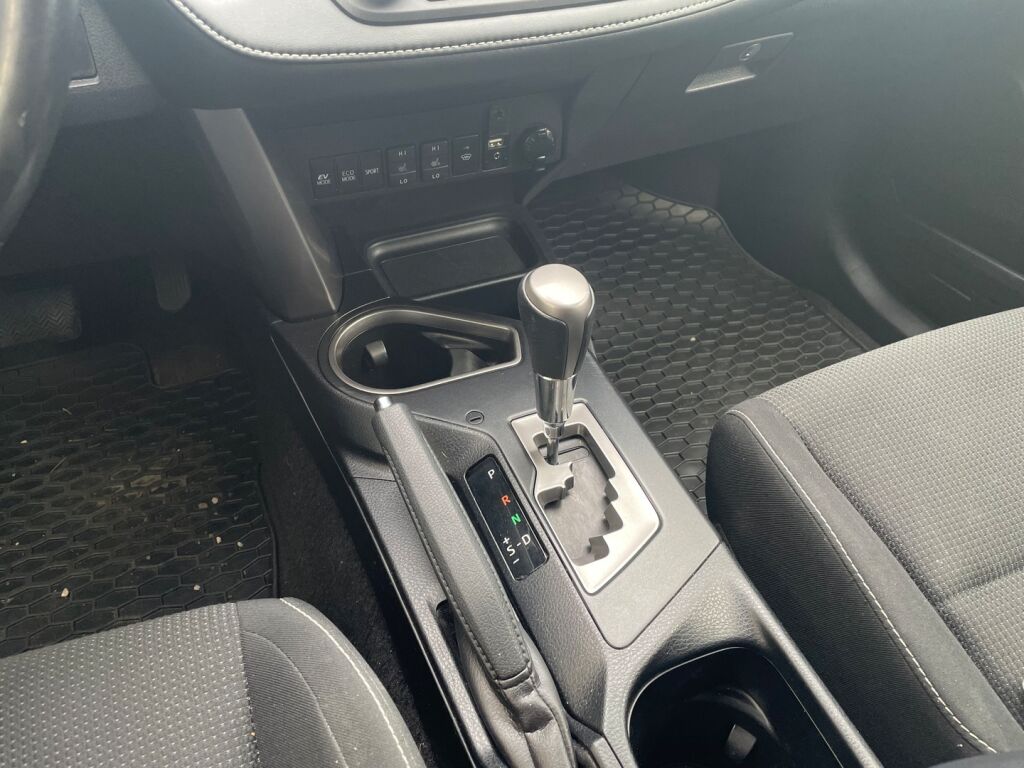 Toyota RAV4 2019 Musta