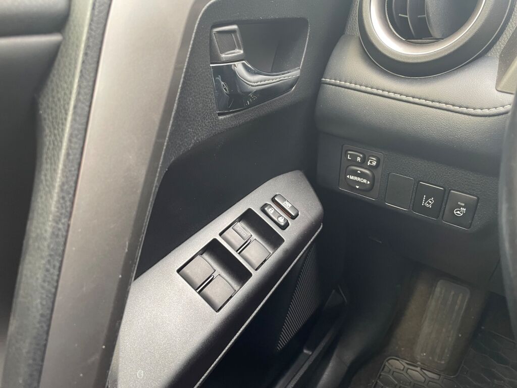Toyota RAV4 2019 Musta