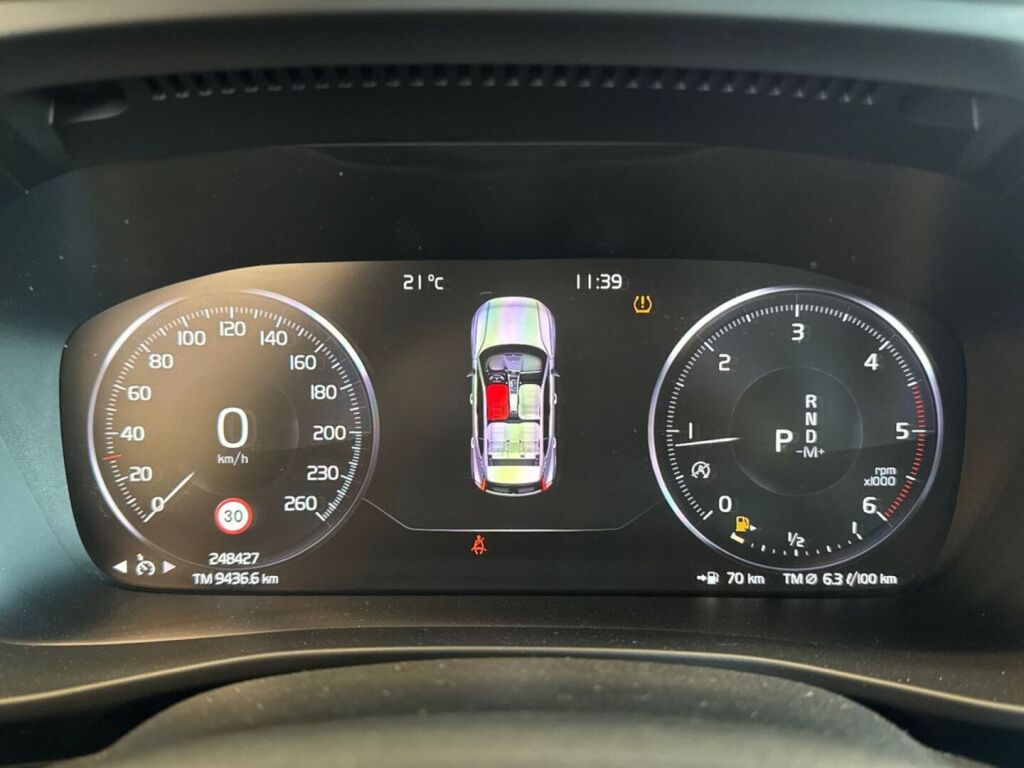 Volvo XC40 2019 Musta