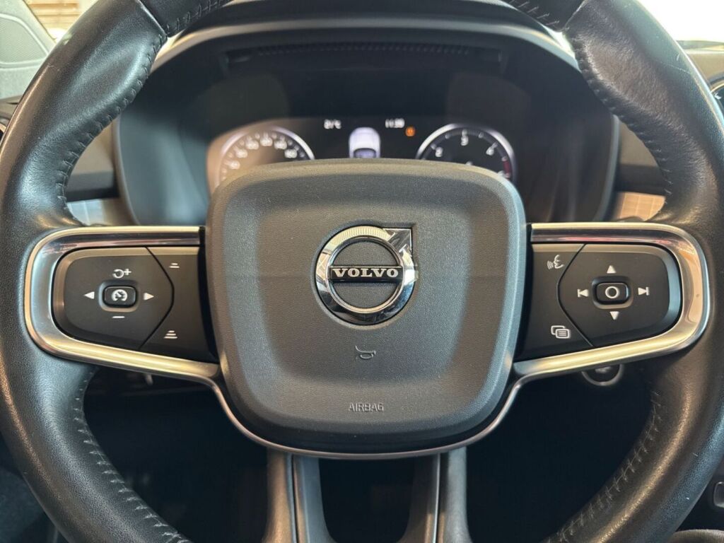Volvo XC40 2019 Musta