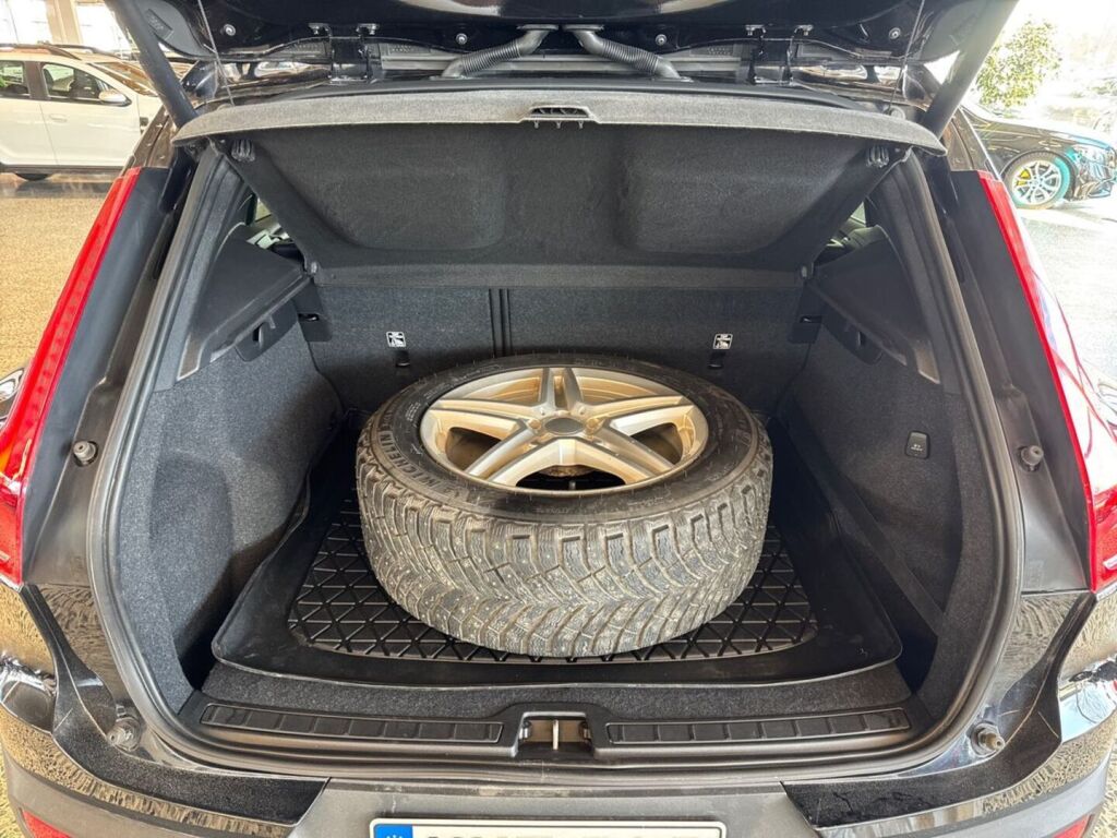 Volvo XC40 2019 Musta