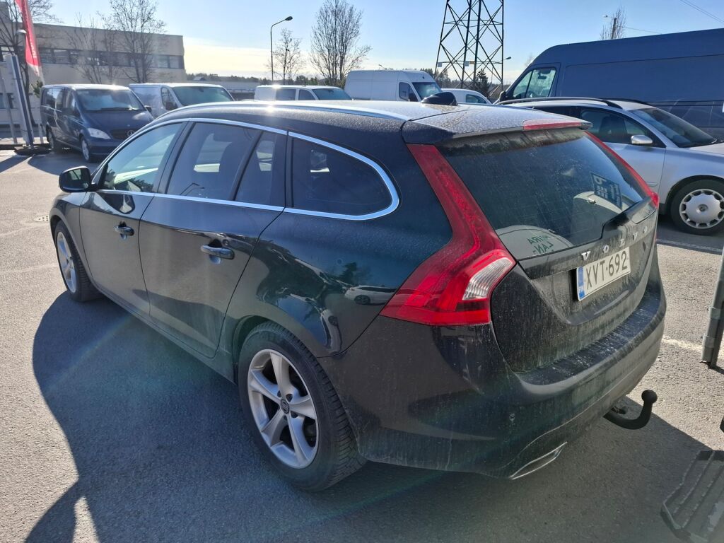 Volvo V60 2014 Musta