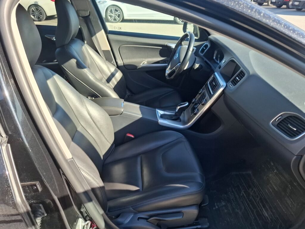 Volvo V60 2014 Musta