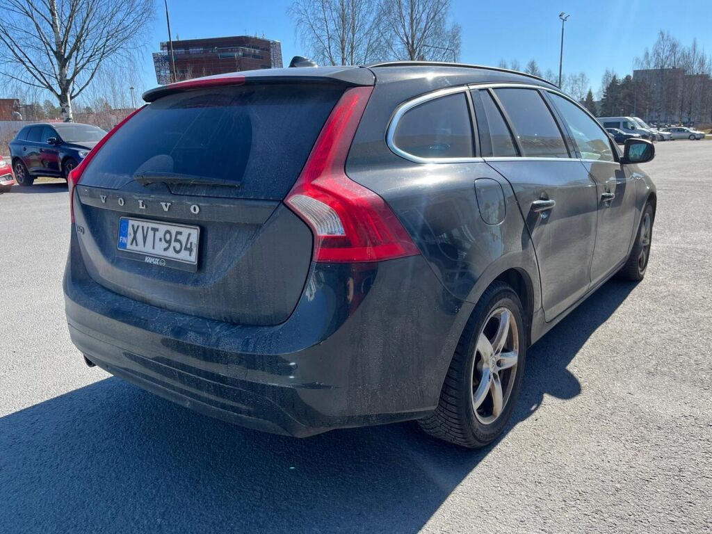 Volvo V60 2015 Musta