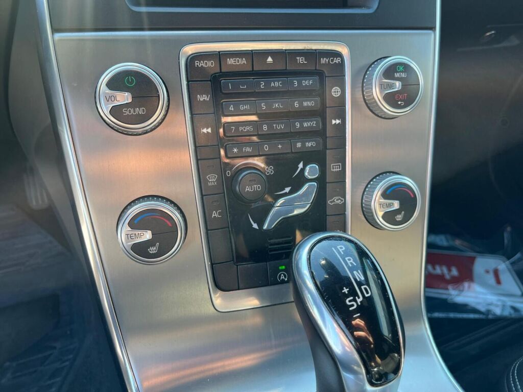 Volvo V60 2015 Musta