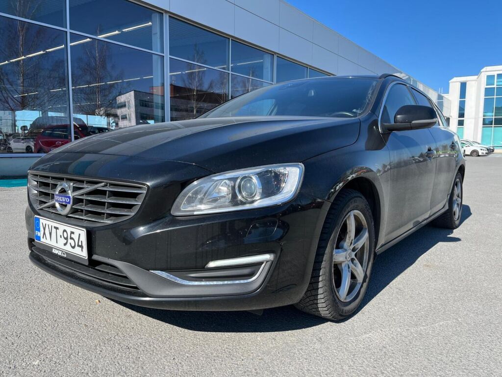 Volvo V60 2015 Musta