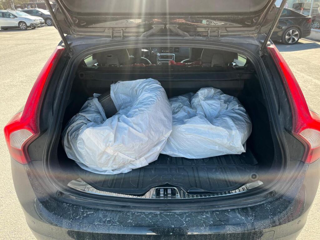 Volvo V60 2015 Musta