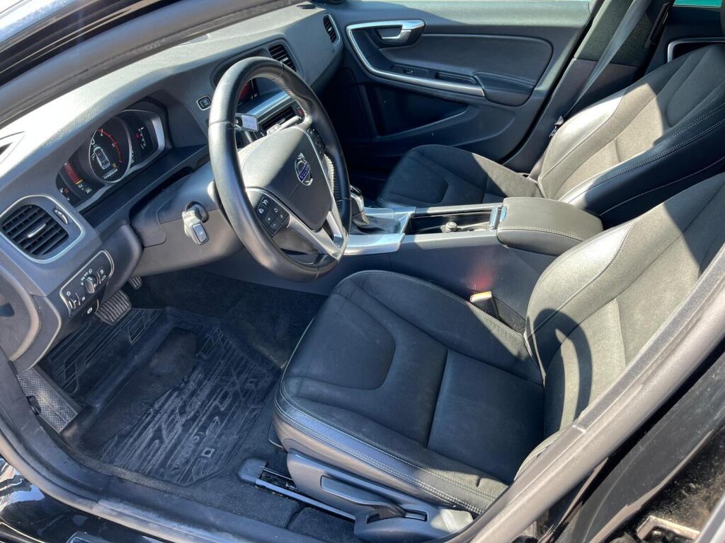 Volvo V60 2015 Musta