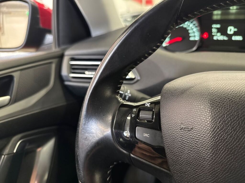Peugeot 308 2019 Punainen