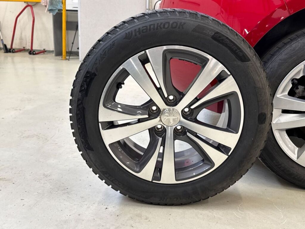 Peugeot 308 2019 Punainen