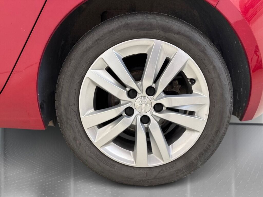 Peugeot 308 2019 Punainen