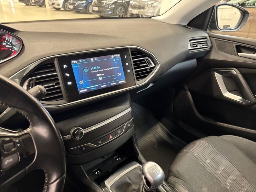 Peugeot 308 2019 Punainen