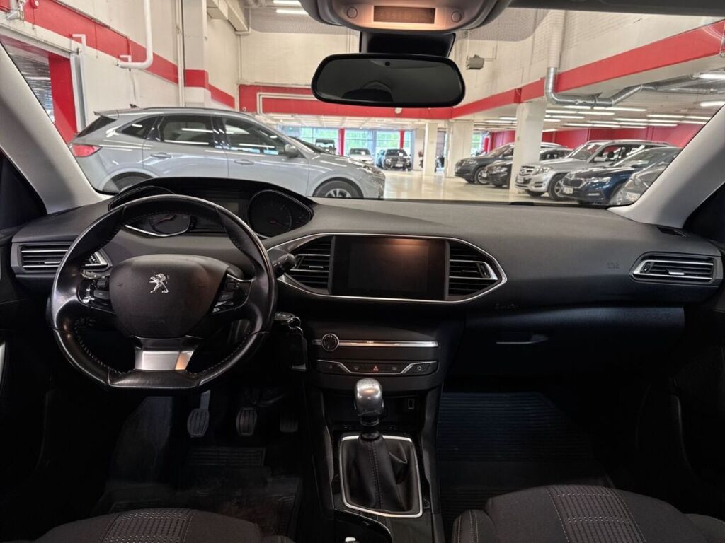 Peugeot 308 2019 Punainen