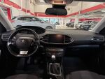 Peugeot 308 2019 Punainen