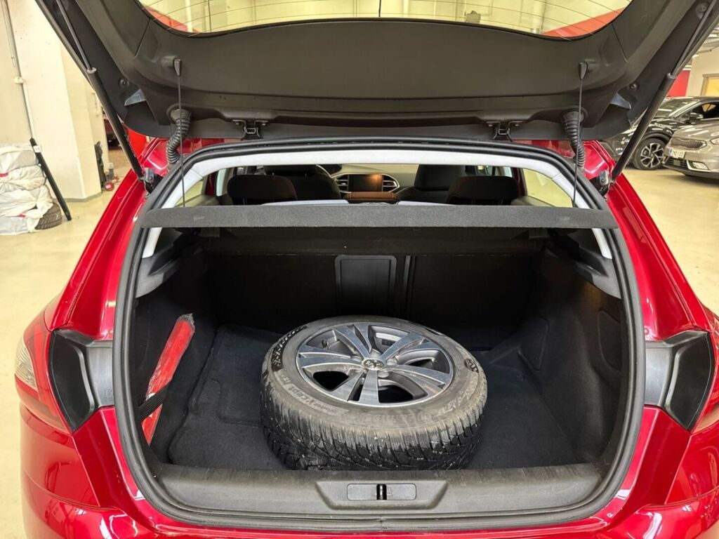 Peugeot 308 2019 Punainen