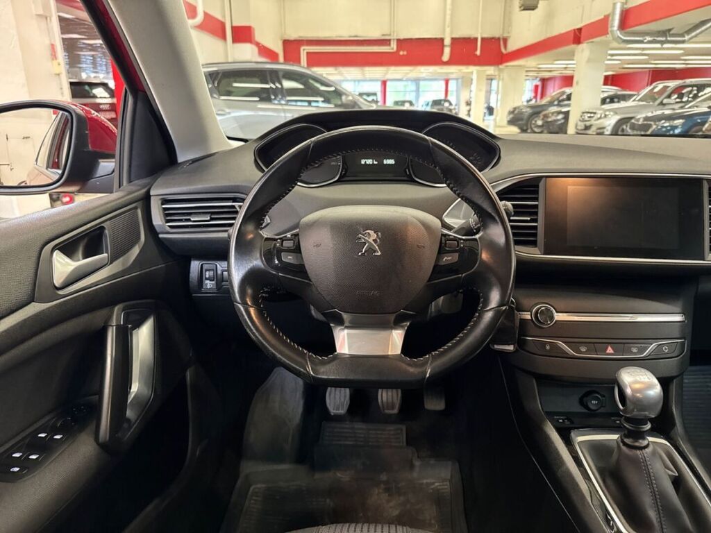 Peugeot 308 2019 Punainen