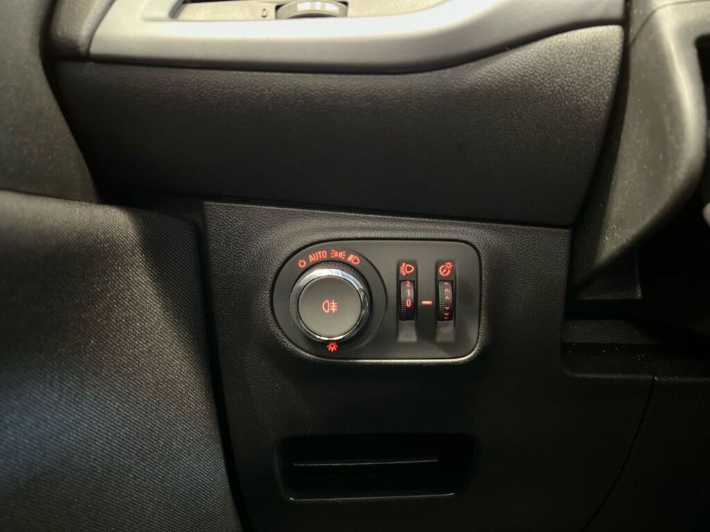 Opel Corsa 2019 Valkoinen